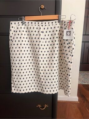 Anne Klein Cream Color Pencil Skirt with Black Design